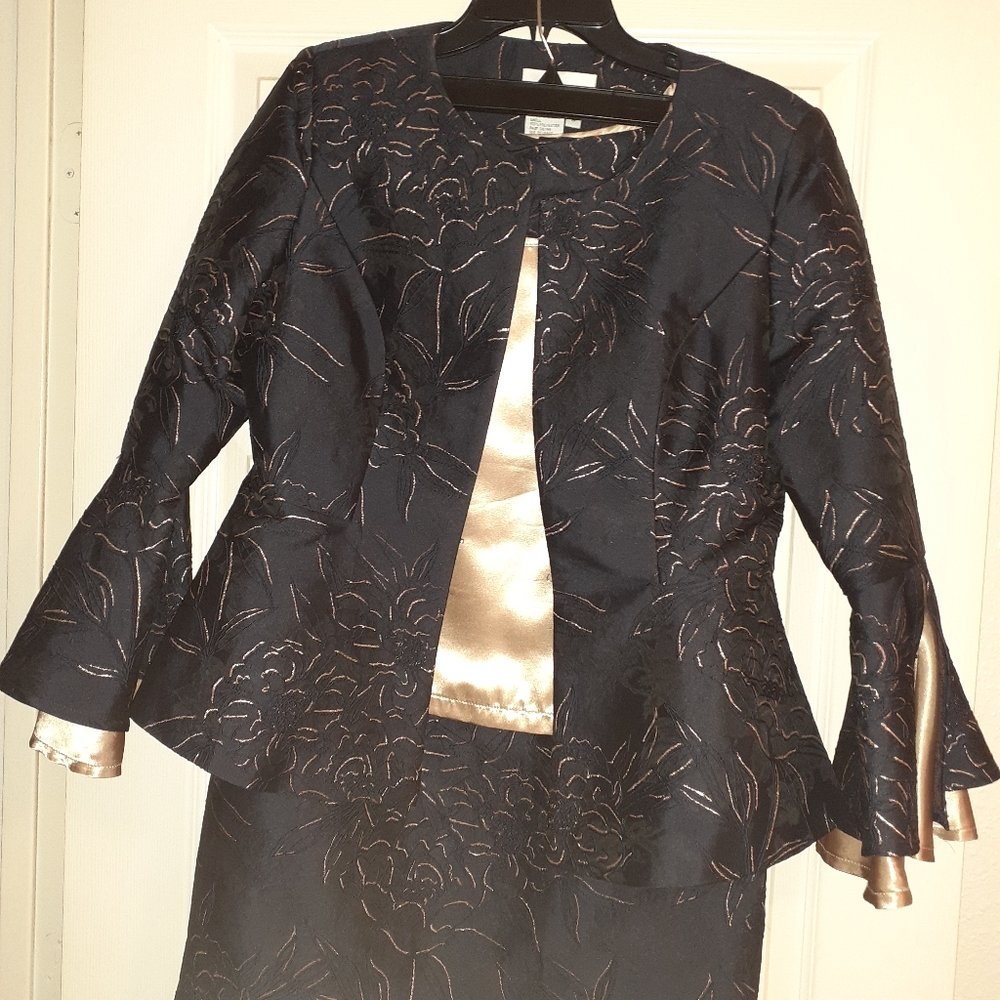 Beautiful 3 Piece Ladies Suit